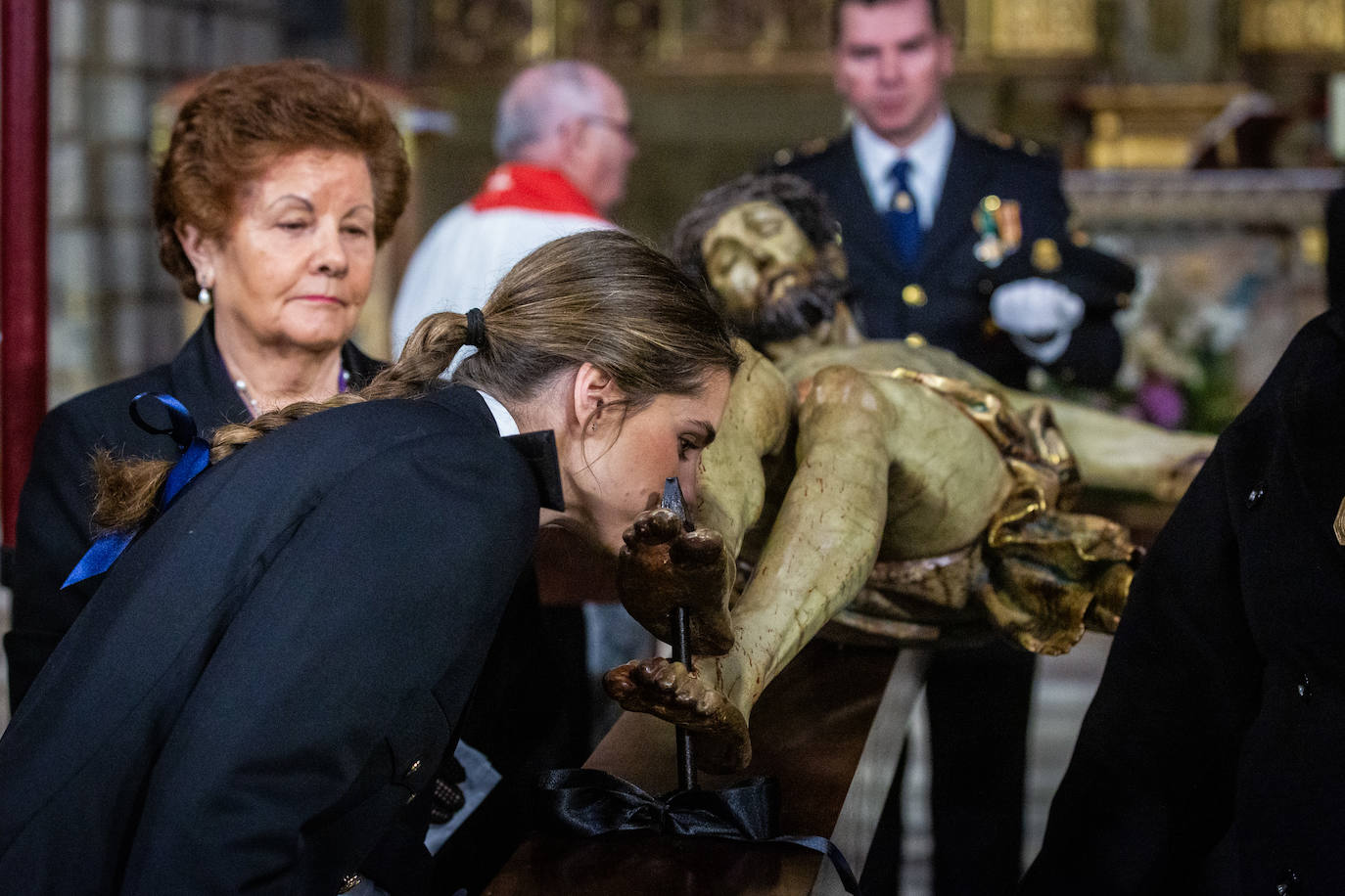 El besapies de este Viernes Santo, en imágenes