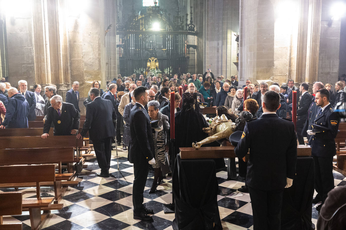 El besapies de este Viernes Santo, en imágenes