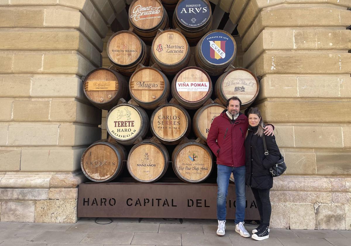 Francisco Delgado e Isabel Fernández, en los bajos del Ayuntamiento.