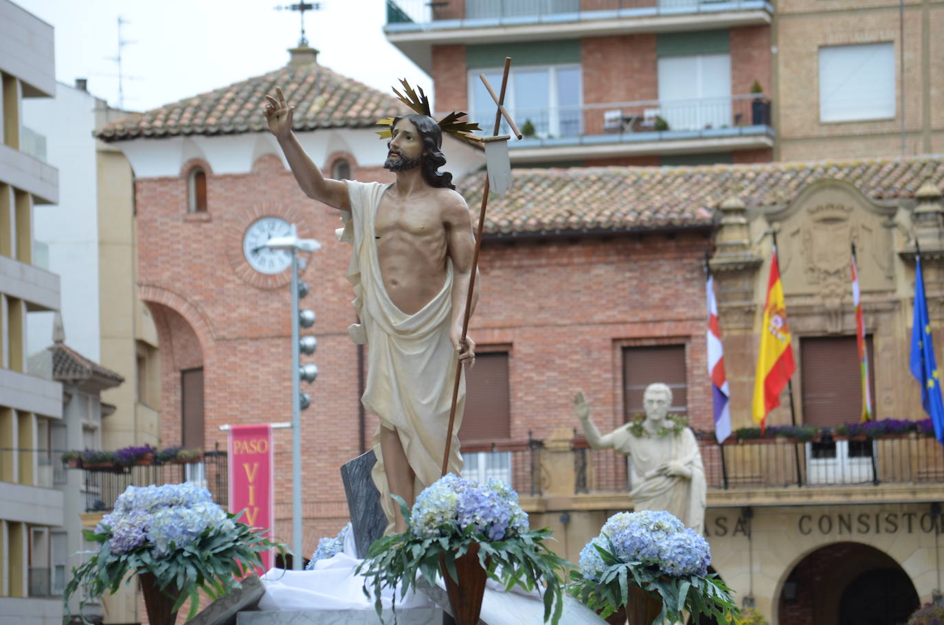 Las imágenes del encuentro entre la virgen Gloriosa y Cristo Resucitado en Calahorra