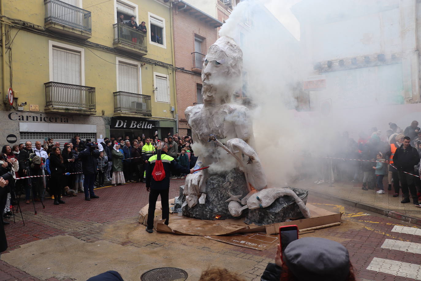 La quema de judas, en imágenes