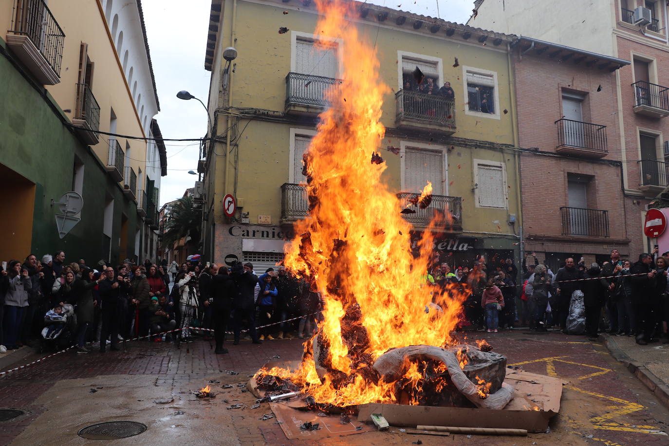 La quema de judas, en imágenes