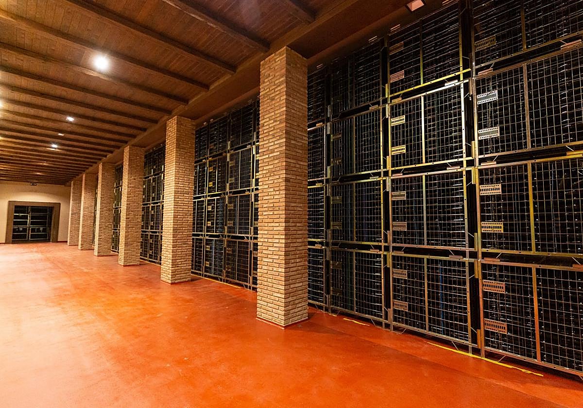 Botellero de una bodega de Rioja.