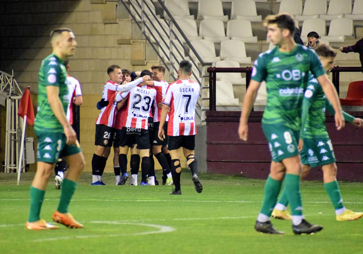 Celebración del gol de la SDL ante el Arenteiro.