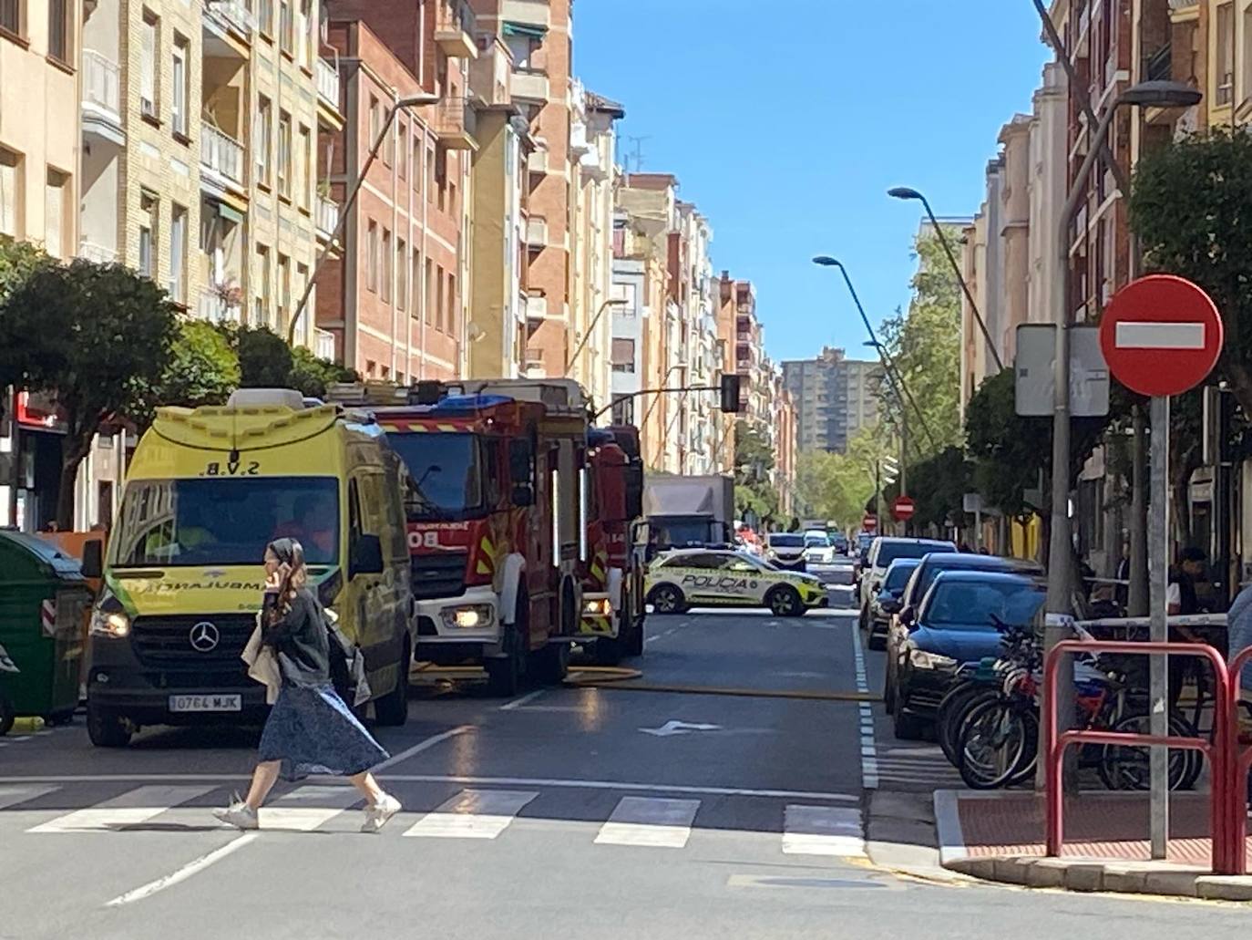 Pérez Galdós se ha visto parcialmente cortada durante la intervención de los Bomberos.