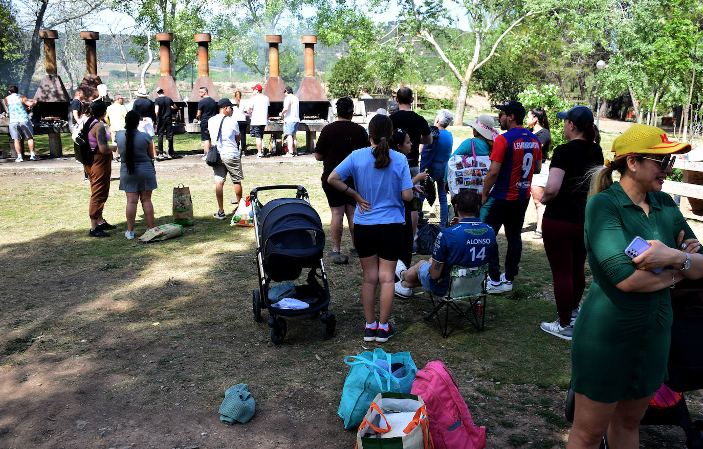 Mucha gente y pocos asadores en La Grajera