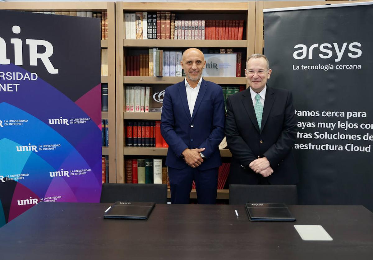 El rector de UNIR, José María Vázquez García-Peñuela, y el Chief Product Officer de Arsys, Miguel Martínez Vélez.