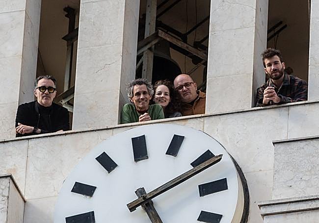 Diego Pérez, Josué Lapeña, María Martínez Losa, Martín Nalda y Álvaro Sainz, en la torre del reloj del Espolón.