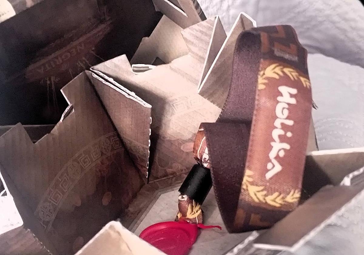 Las pulseras del Holika empiezan a llegar a las casas