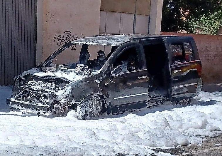 Arde un vehículo en el centro de Lardero