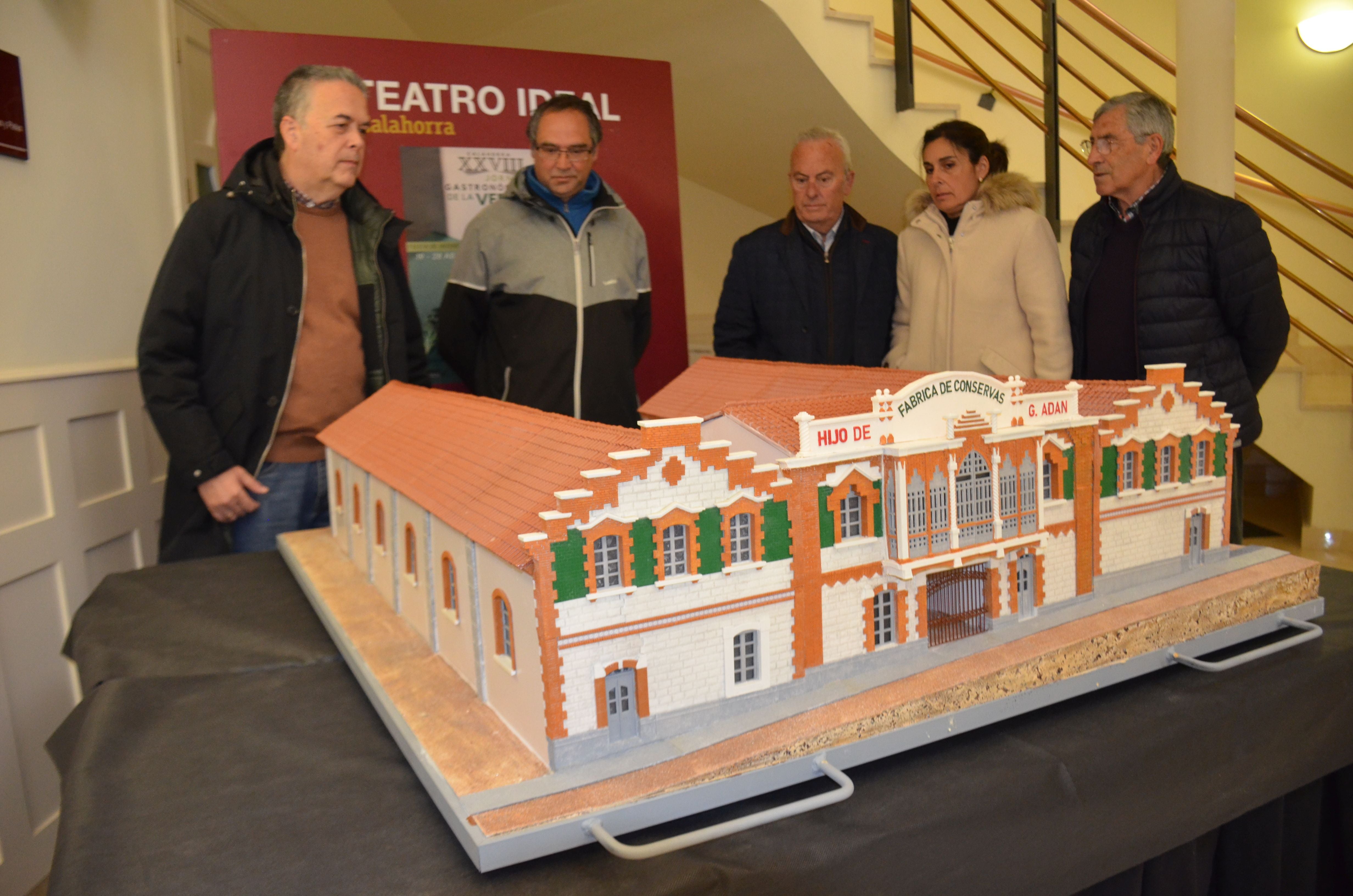 Presentación de la maqueta de la antigua fábrica Gala Adán.