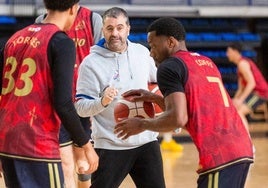 Díaz, con Torres y Coffi en el entrenamiento del miércoles.