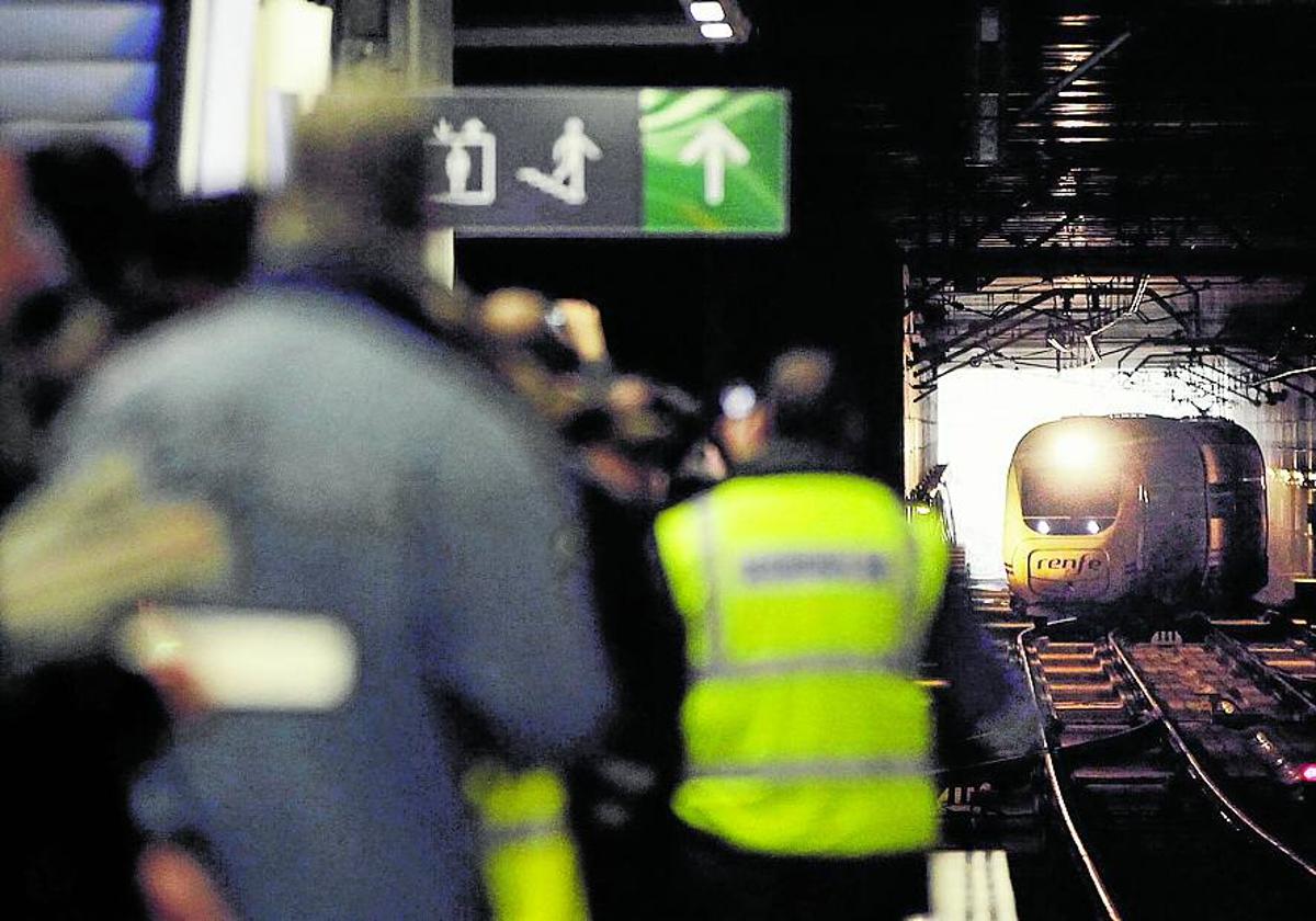 El primer tren llega a la nueva estación de Logroño en 2011.