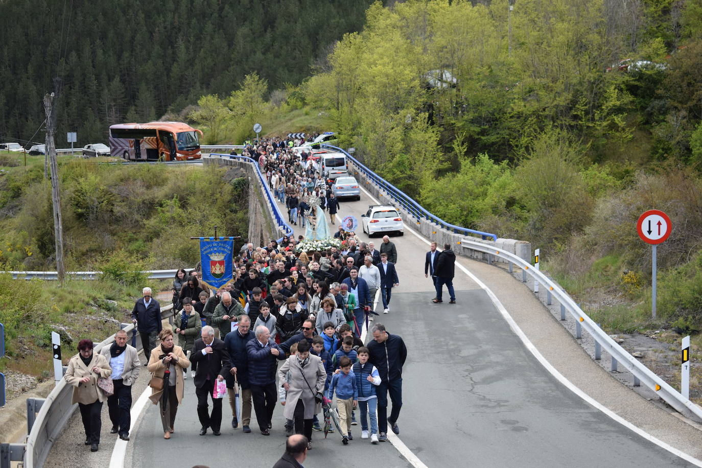 Procesión de la Virgen de Tómalos en Torrecilla