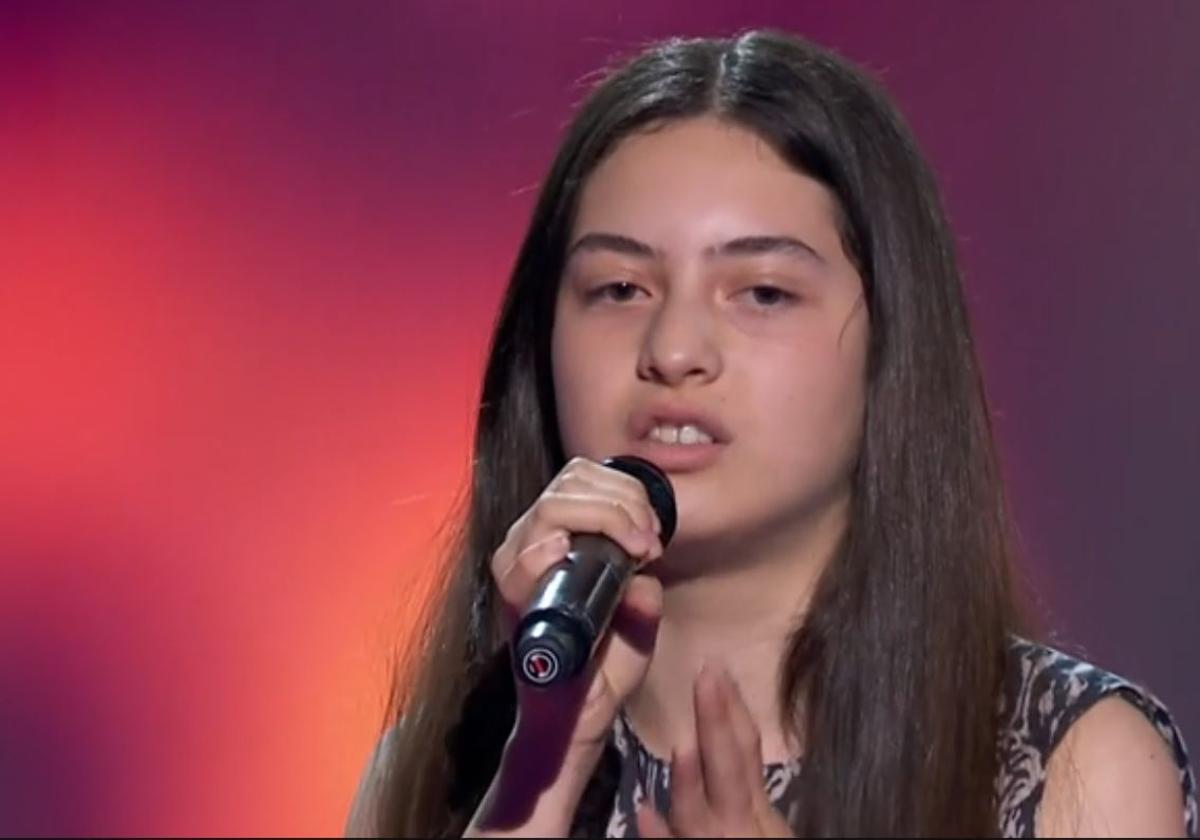 Esther, durante su actuación en 'La Voz Kids'.