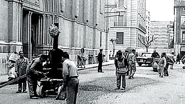 Imagen antes - El banco, la calle y los carmelitas