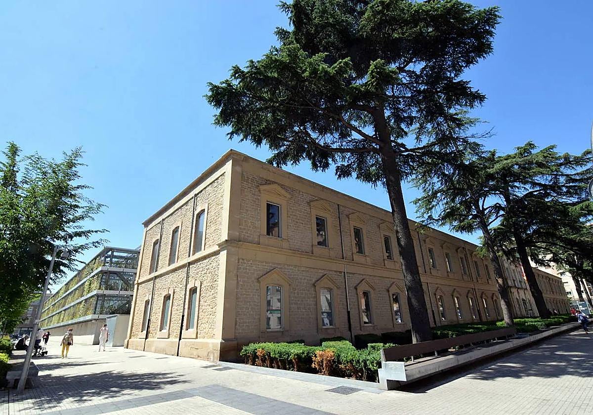 Piden 8 años de cárcel y 105.000 euros de indemnización a 2 acusados de estafar a un hombre en una póliza de jubilación