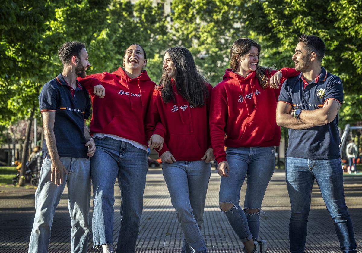 Pablo, Andrea, Carla, Taty y Dani, ayer recordando los dos éxitos que acumulan.