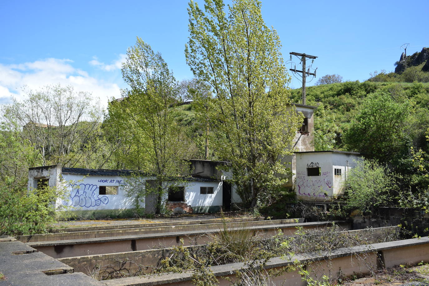 Las imágenes del estado de abandono de la piscifactoria