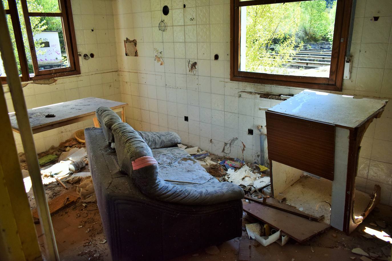 Las imágenes del estado de abandono de la piscifactoria