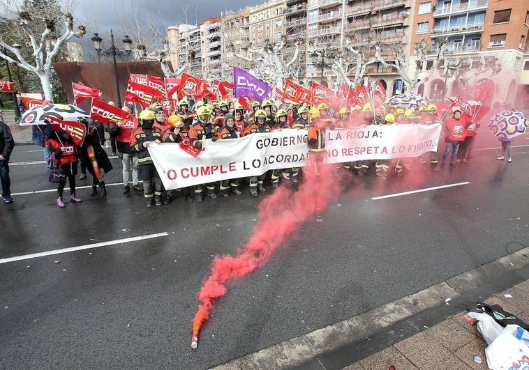 Protesta de los bomberos del CEIS Rioja en Logroño, este febrero.