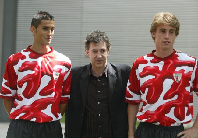 Dario Urzay, en la presentación de su polémica equipación.