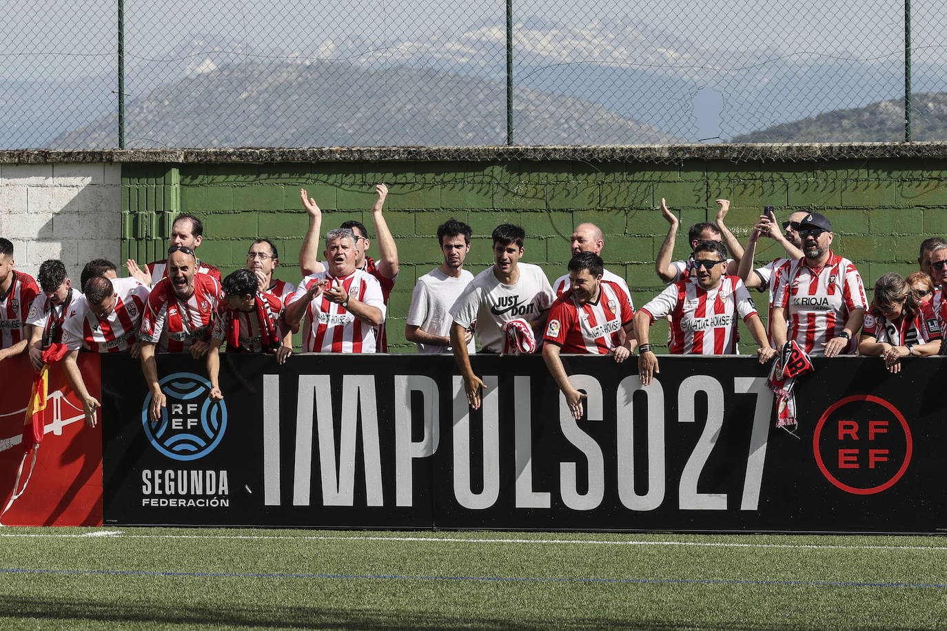 Las imágenes de la afición de la UDL en Guijuelo