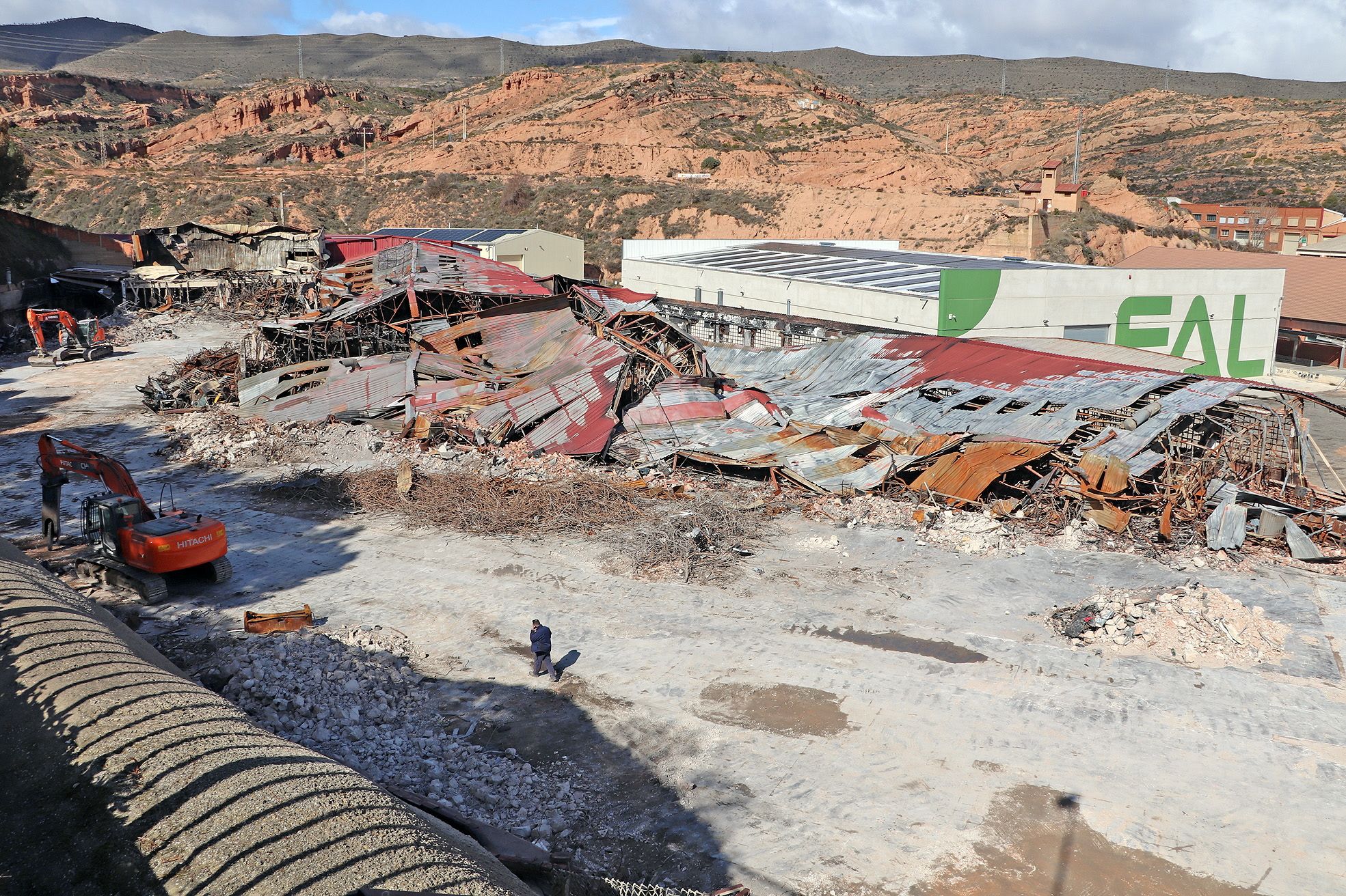 Derribo de Calzados Fal, tras el incendio.