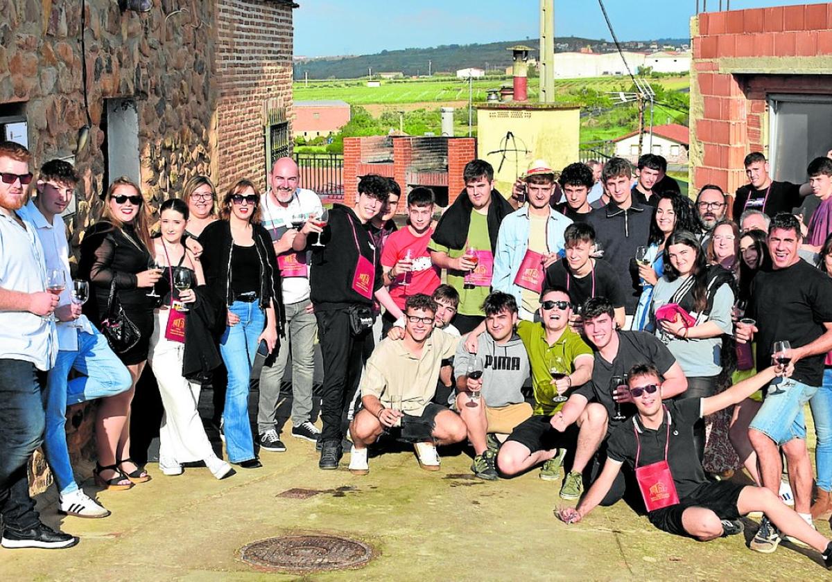 Día de bodegas y procesiones en Corera