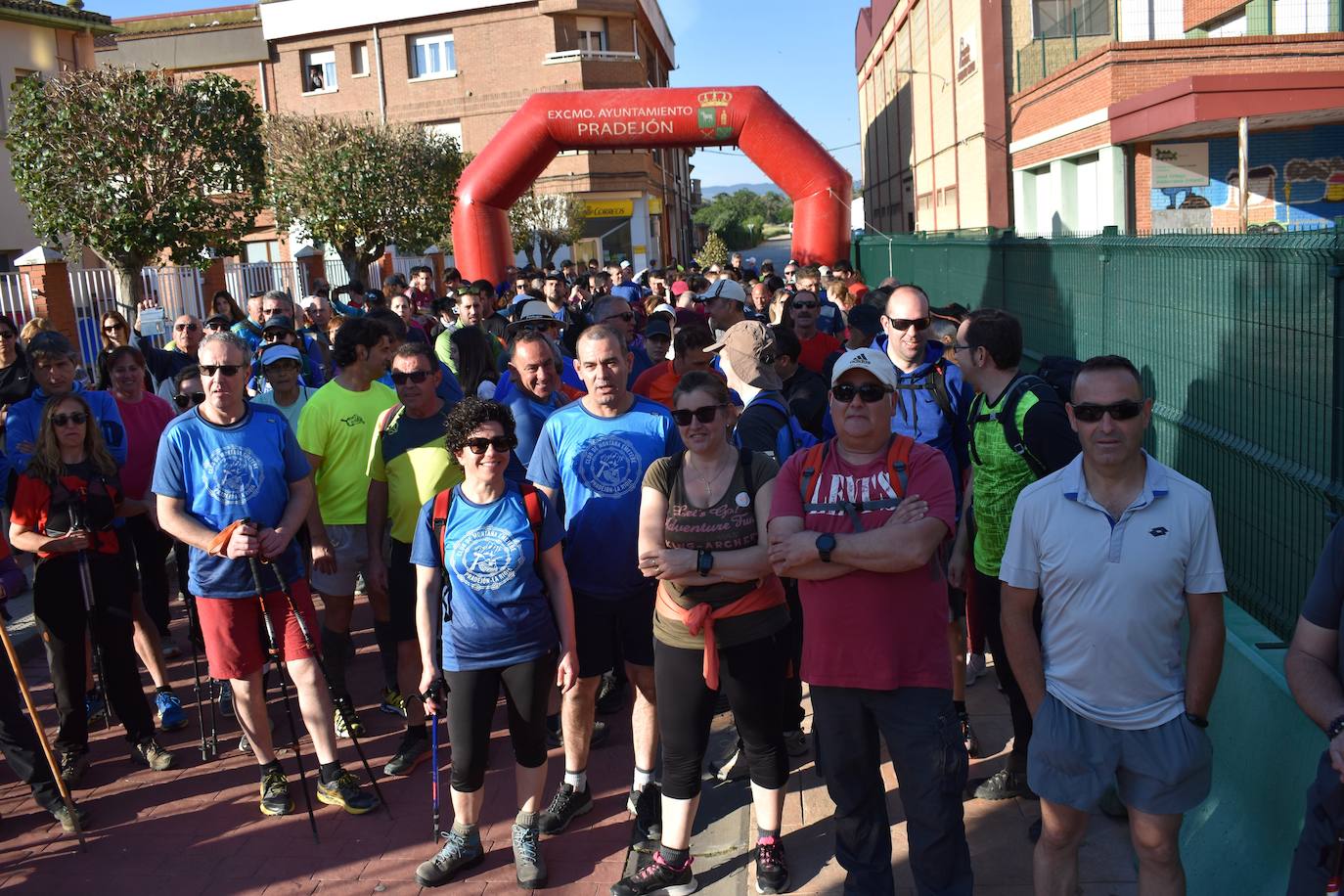 Dos marchas senderistas reúnen más de trescientas personas en Pradejón y Rincón de Soto