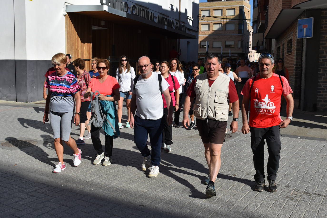 Dos marchas senderistas reúnen más de trescientas personas en Pradejón y Rincón de Soto
