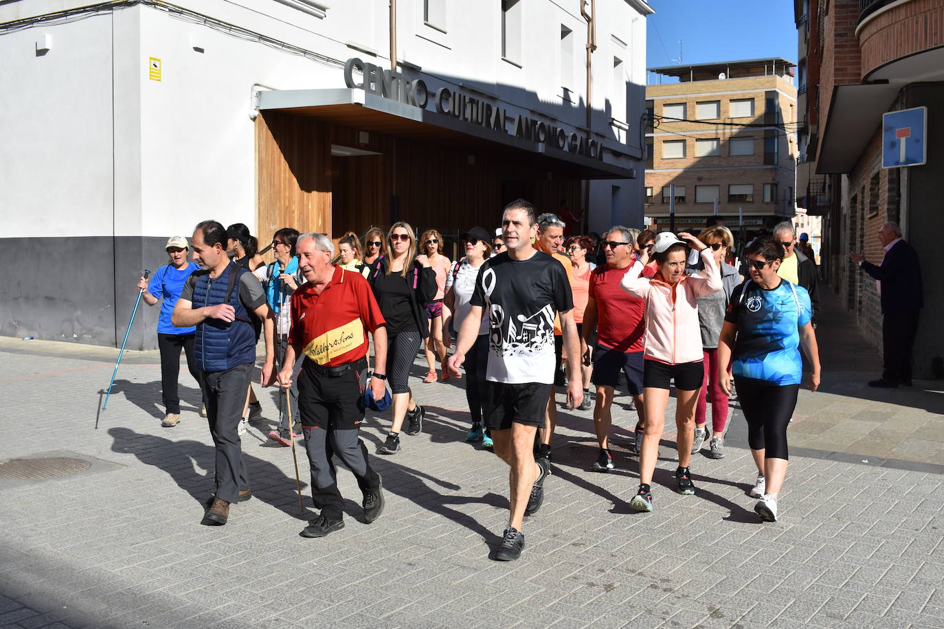 Dos marchas senderistas reúnen más de trescientas personas en Pradejón y Rincón de Soto