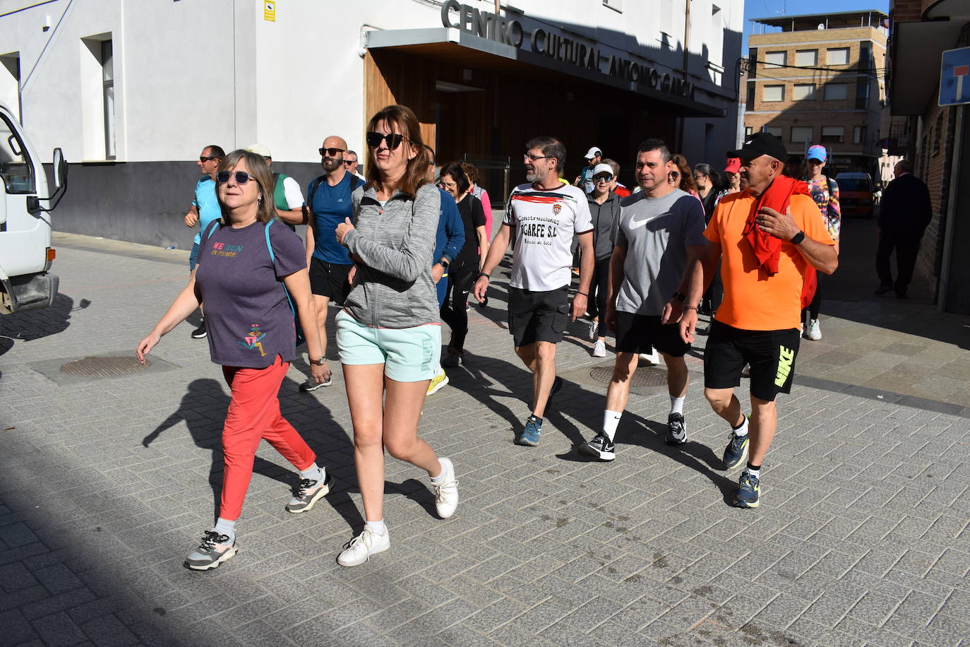 Dos marchas senderistas reúnen más de trescientas personas en Pradejón y Rincón de Soto