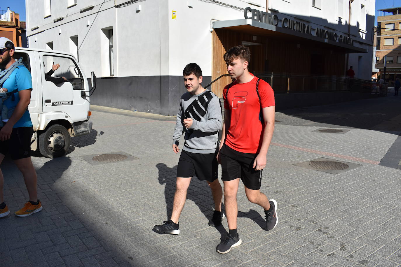 Dos marchas senderistas reúnen más de trescientas personas en Pradejón y Rincón de Soto