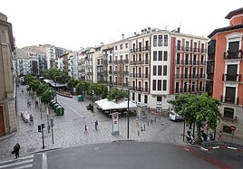 Calle Bretón, en la que se dijo que se iba a marcar un carril bici con chapas.