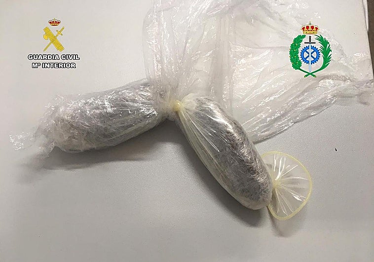 Parte de la droga incautada a las tres mujeres.