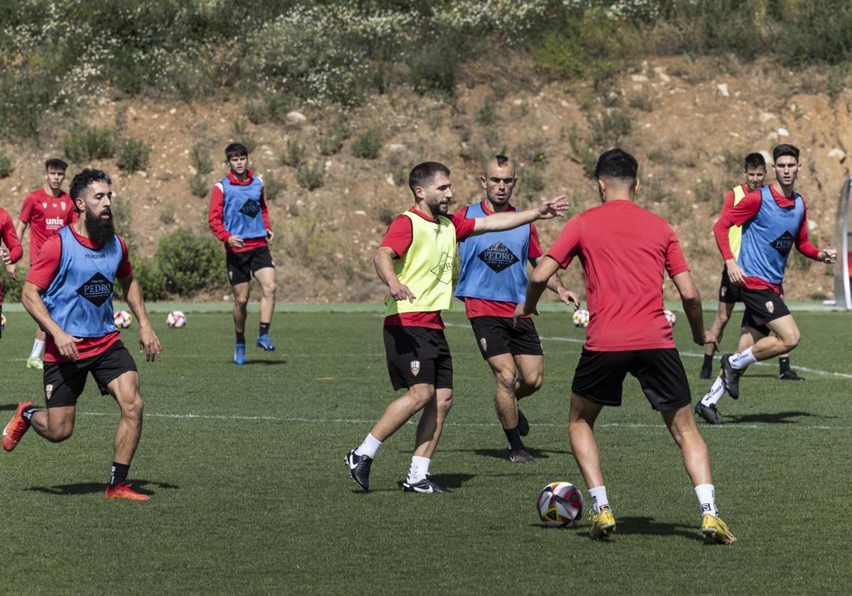 El equipo blanquirrojo se ejercitó ayer en la Ciudad Deportiva de la UDL.