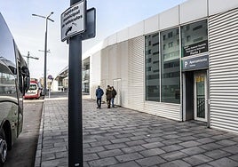 El estacionamiento de la intermodal tiene un espacio destinado a guardar los vehículos que lleva la grúa.