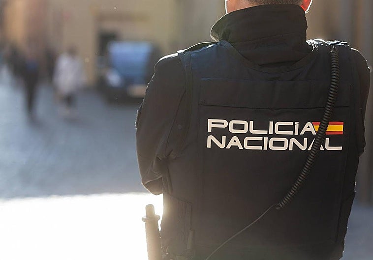 Un agente de la Policía Nacional de La Rioja.