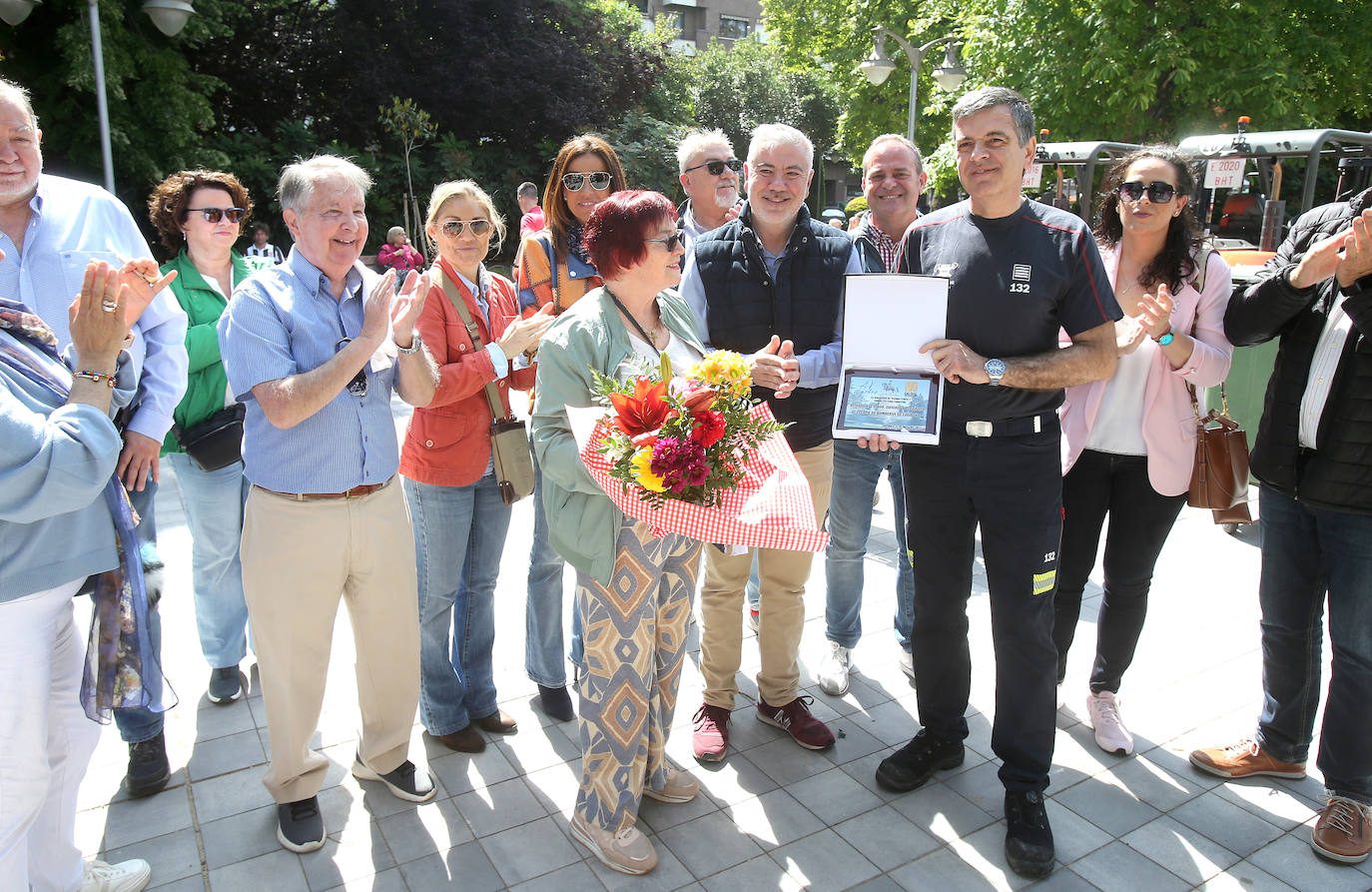 Reconocimiento de los vecinos de Zona Centro a los Bomberos de Logroño.