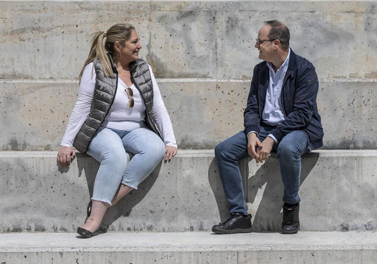 Esther Herranz y César Luena, candidatos riojanos en las elecciones del próximo 9 de junio al Parlamento Europeo, charlan en Logroño.