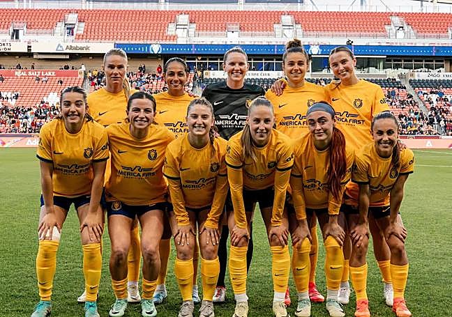 Tejada, la segunda desde la derecha de la fila de arriba, en el once.