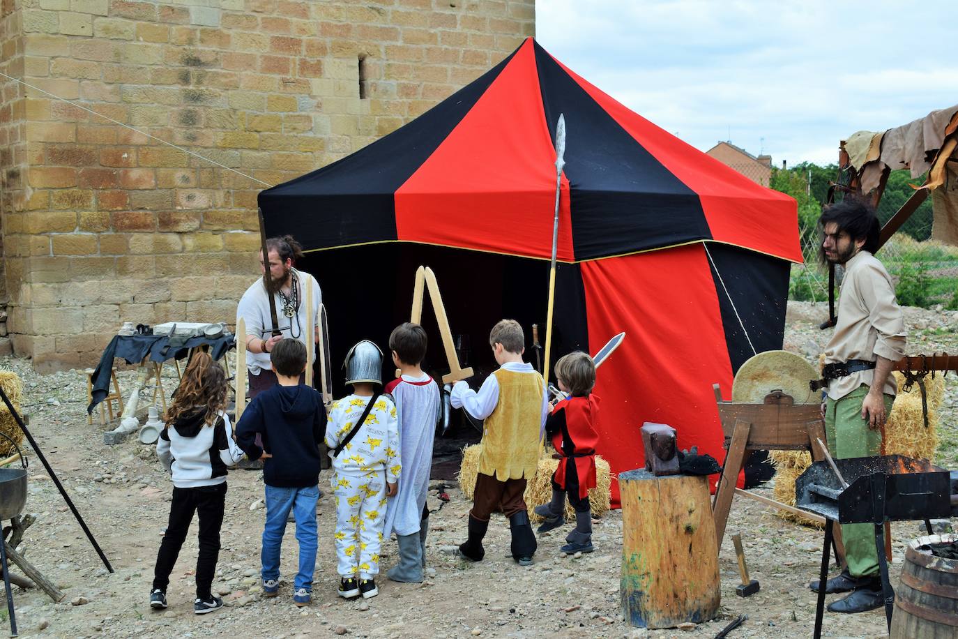 Agoncillo disfruta del XIV Mercado Medieval