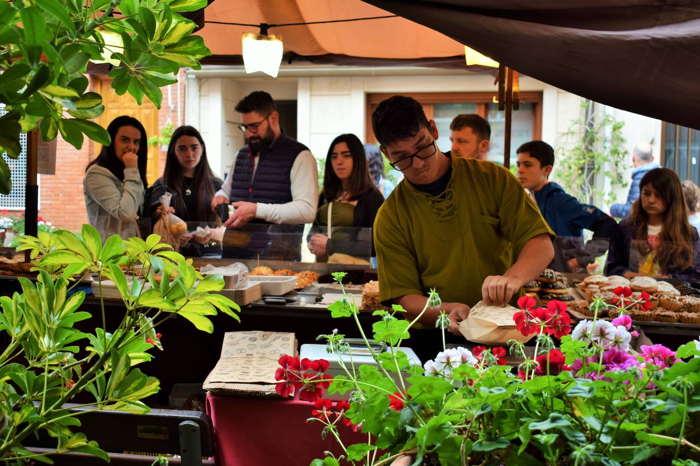 Agoncillo disfruta del XIV Mercado Medieval