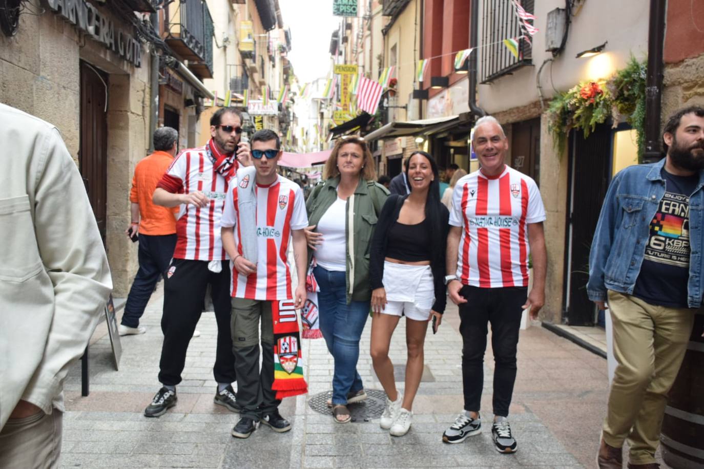 Ambiente blanquirrojo en la Laurel antes del UDL-Marbella