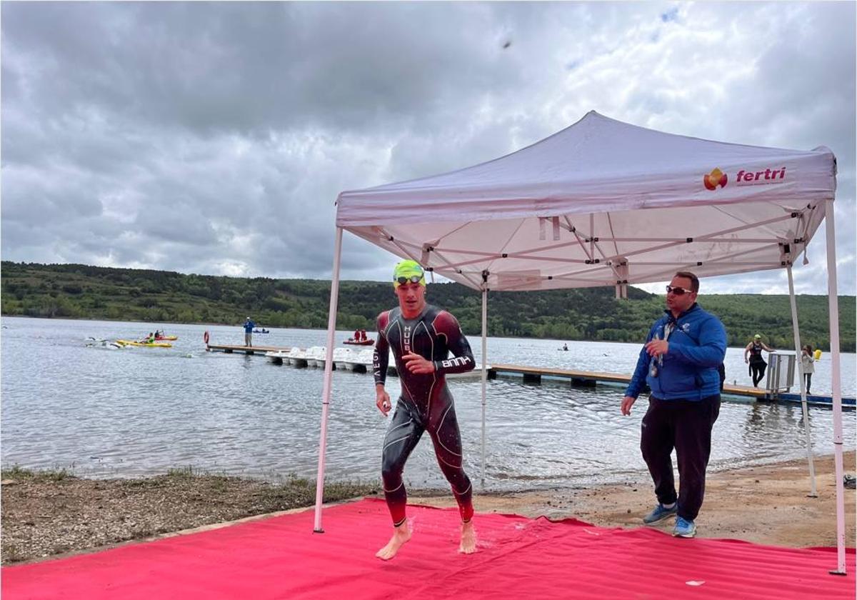 Del Alámo y Remírez ganan el triatlón de El Rasillo