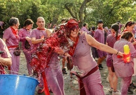 Diversión en la Batalla del Vino del año pasado.