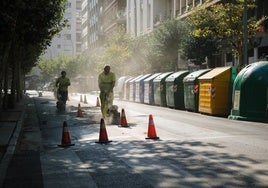 Obras de eliminación del carril bici de avenida de Portugal el pasado verano.