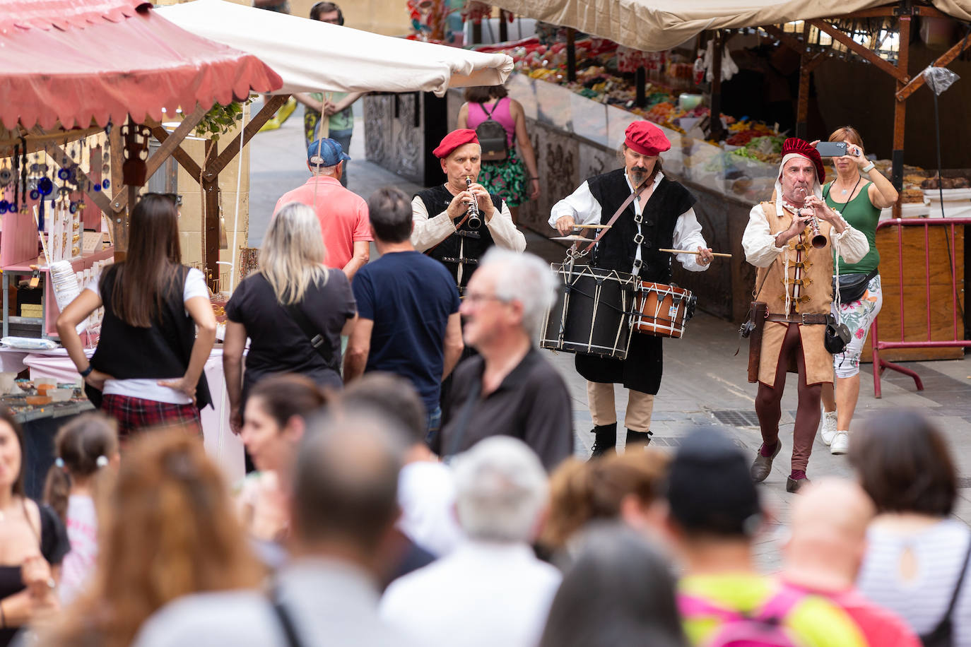 Logroño disfruta de los mercados de San Bernabé