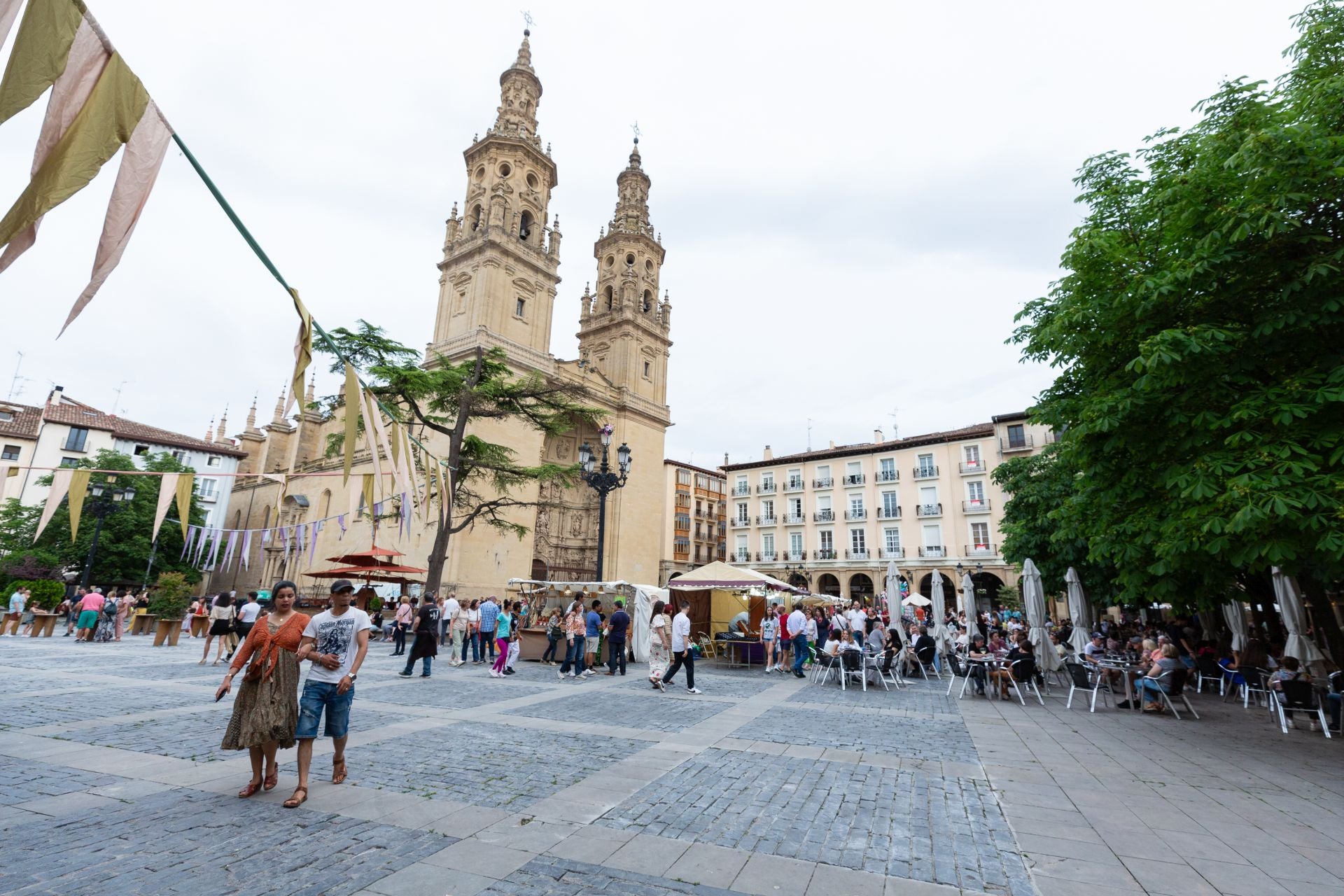 Logroño disfruta de los mercados de San Bernabé